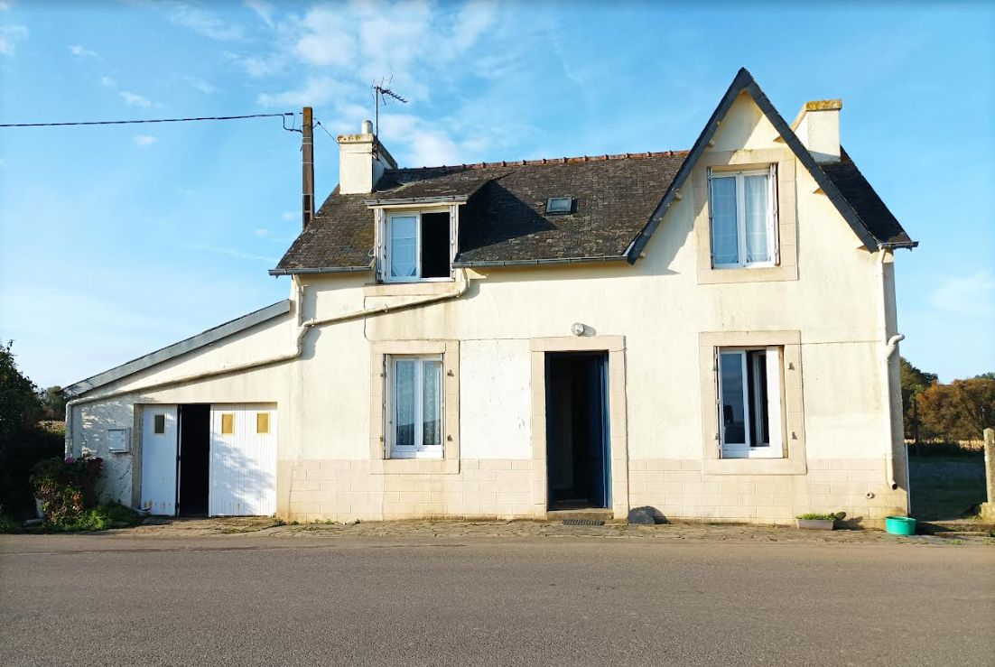 29190 Lennon maison habitable avec 2 chambres, cuisine, salon cheminée et garage