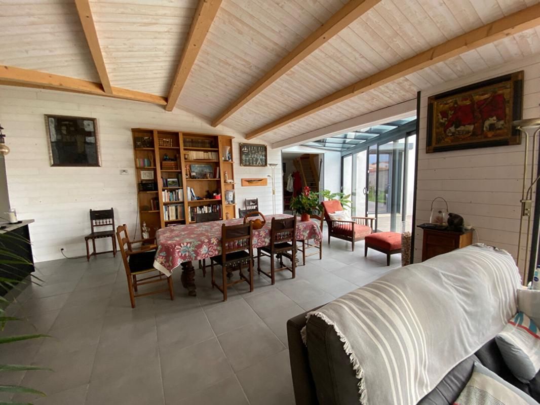 EXCLUSIVITE VIAGER OCCUPE Maison 7 pièce(s) 259 m2 LA FLOTTE