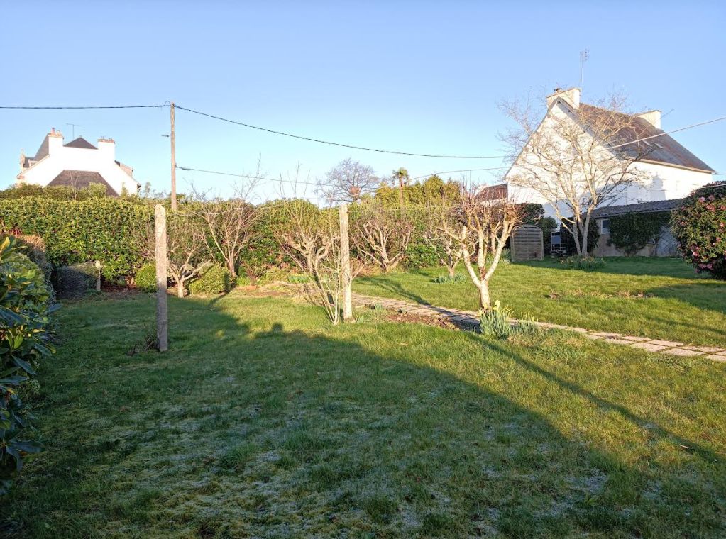 29520 Chateauneuf du Faou terrain constructible centre bourg au calme 700 m²