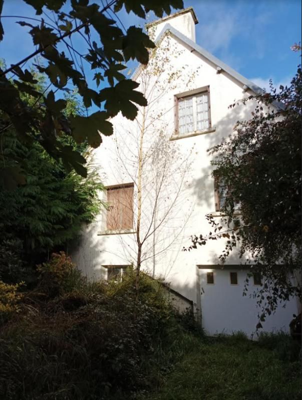 29530 Landeleau maison 93 m² à rénover 3 chambres dont 1 en RDC séjour cheminée sous-sol