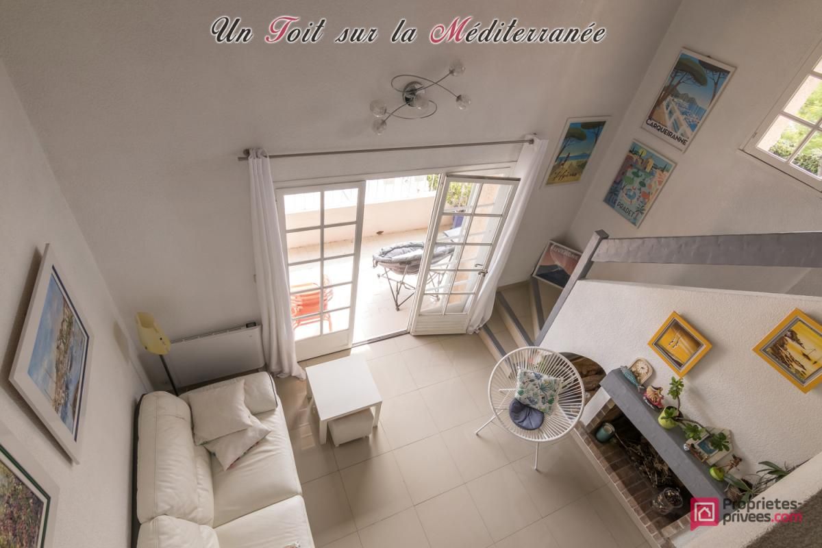 ---SOUS COMPROMIS--- Appartement en duplex de type 4, terrasse et garage sur le Port des Salettes à Carqueiranne