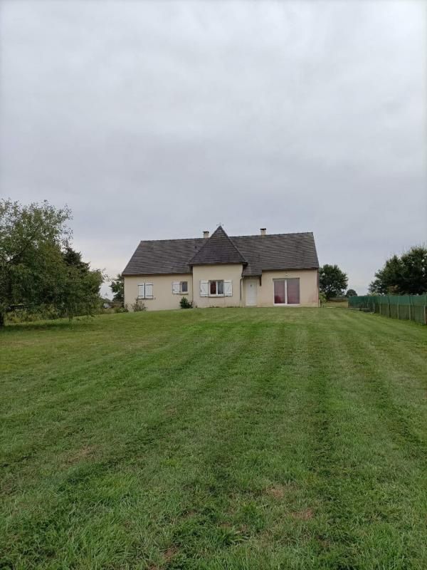 Joli pavillon sur sous sol avec piscine à Saint Eloi