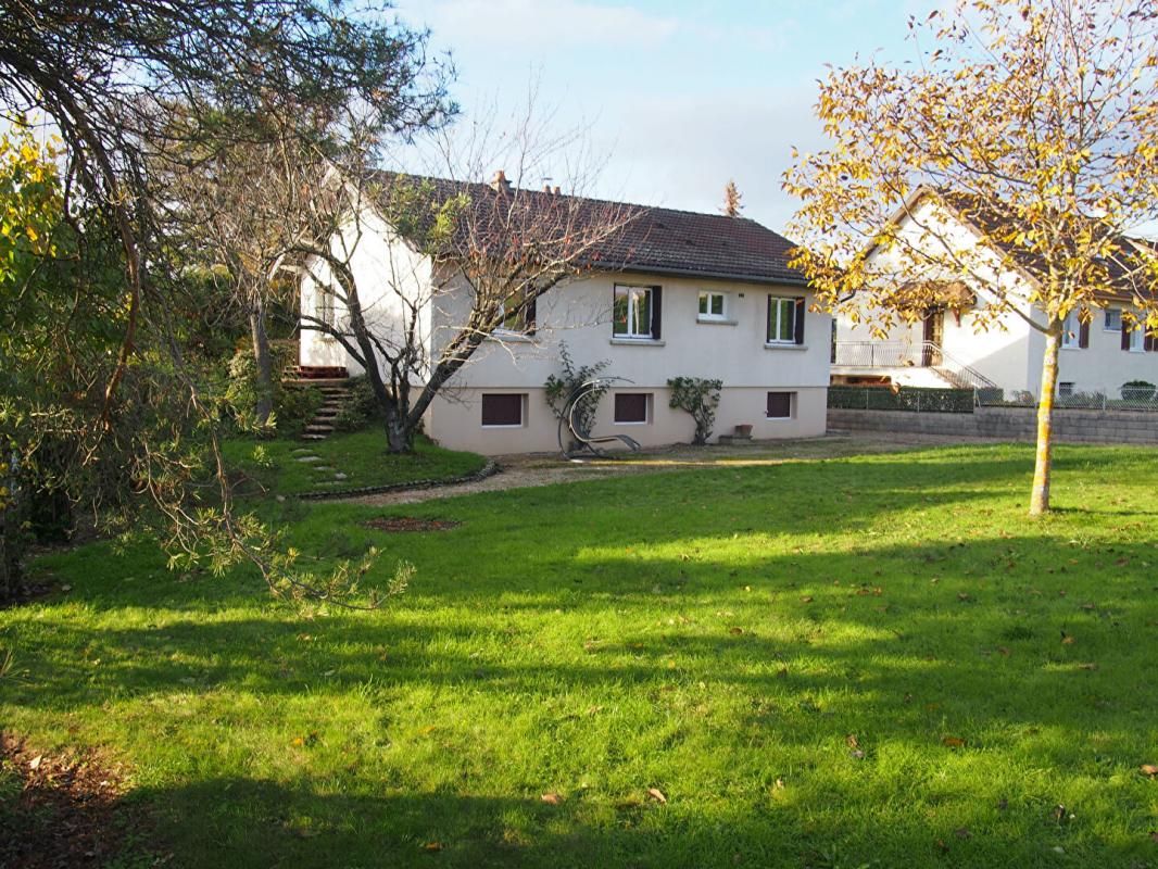 Maison 5 pièces sur grand terrain