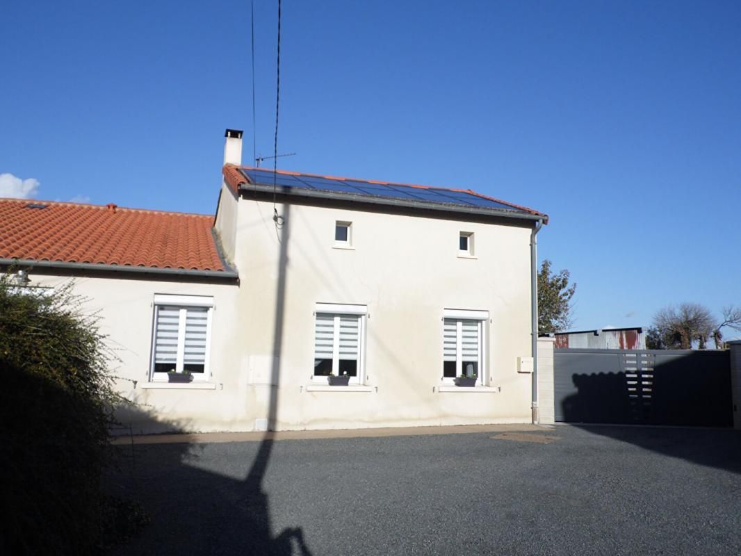 Maison de plain pied avec 3 chambres, garage et terrain clos - 315252