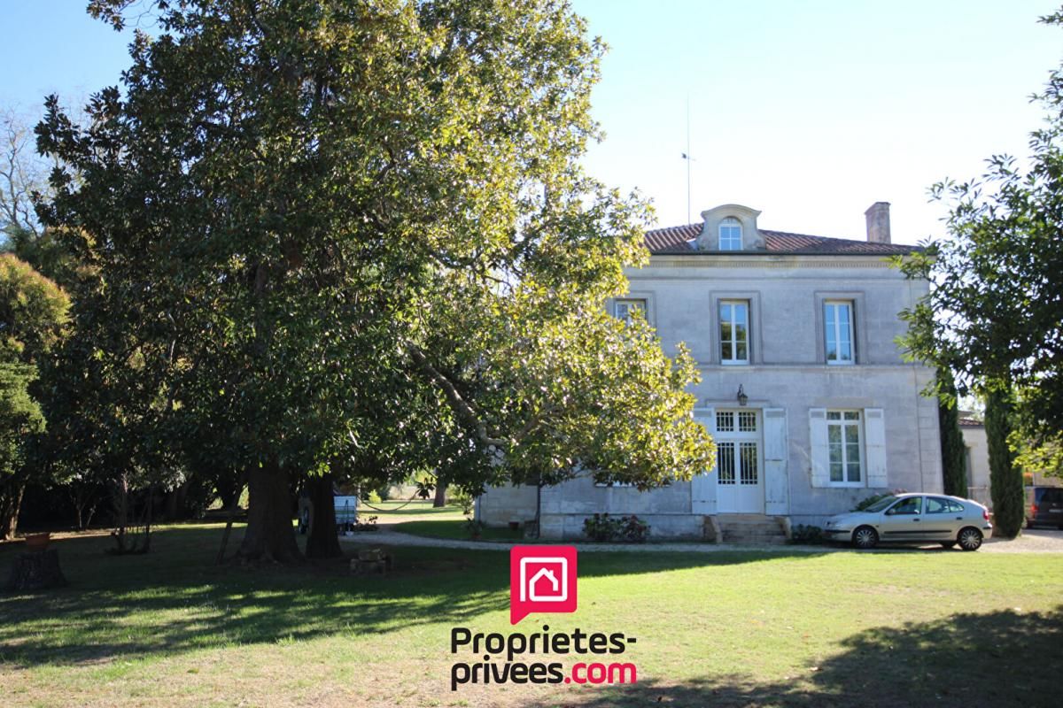 Propriété de standing dotée de deux demeures de charmes de 400 m2 chacune  et d'un parc de 8000m2