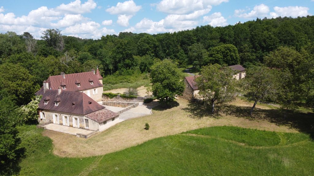 Manoir Molieres avec maison d'amis et deux granges sur 35 hectares