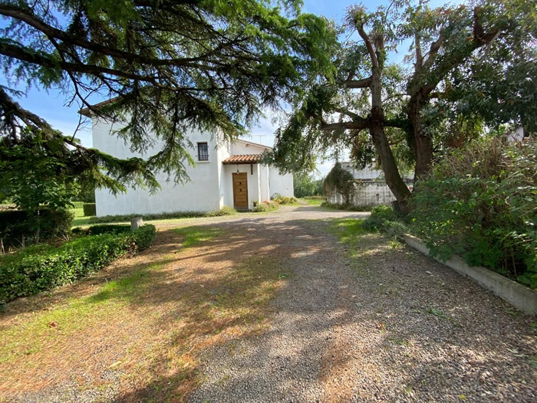 Grande Maison de campagne en plein coeur de ville