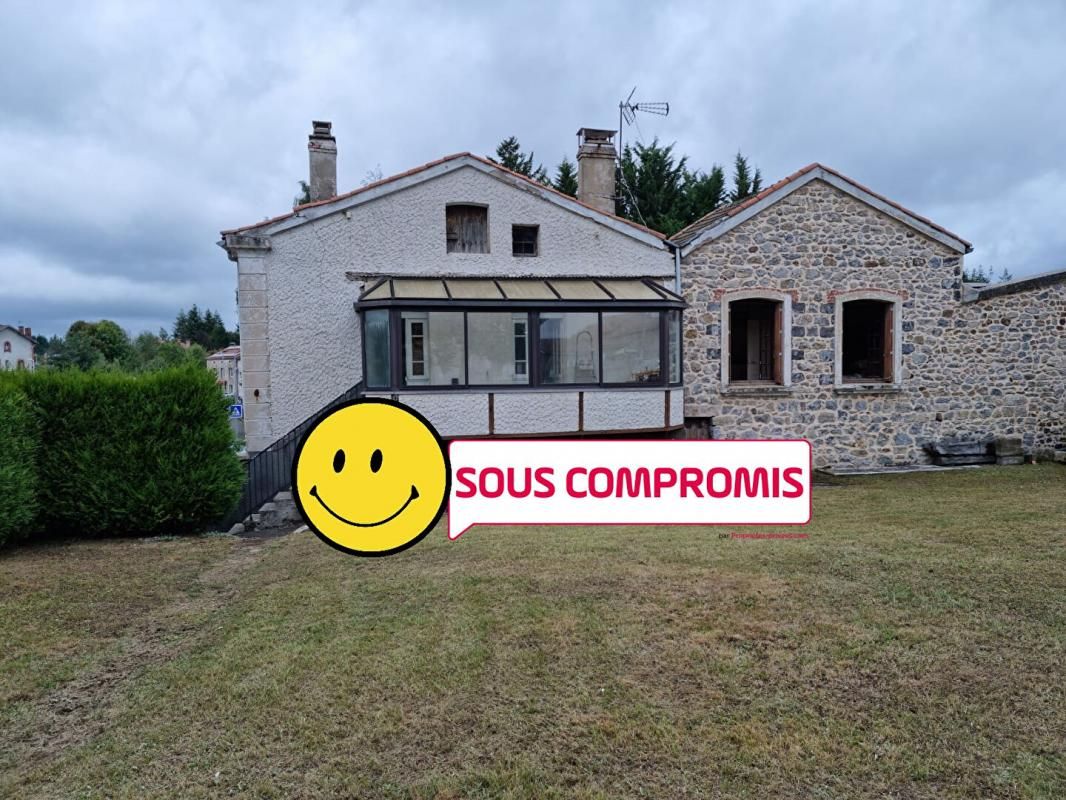 *** SOUS COMPROMIS *** Saint Romain Lachalm 43620 EN EXCLUSIVITE maison de village à rénover 75m² habitables 3 chambres cave garage sur 700m² de terrain