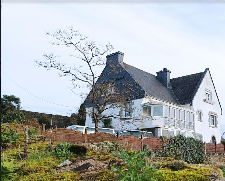 29270 Carhaix maison salon séjour cheminée véranda avec vue 5  chambres dont 2 en bas