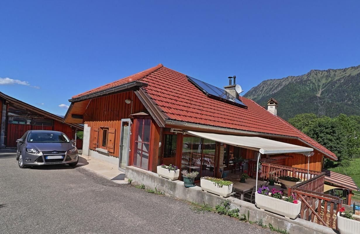 Maison T4 Seythenex,102 m2 environ, Garages 100 m² environ et terrain