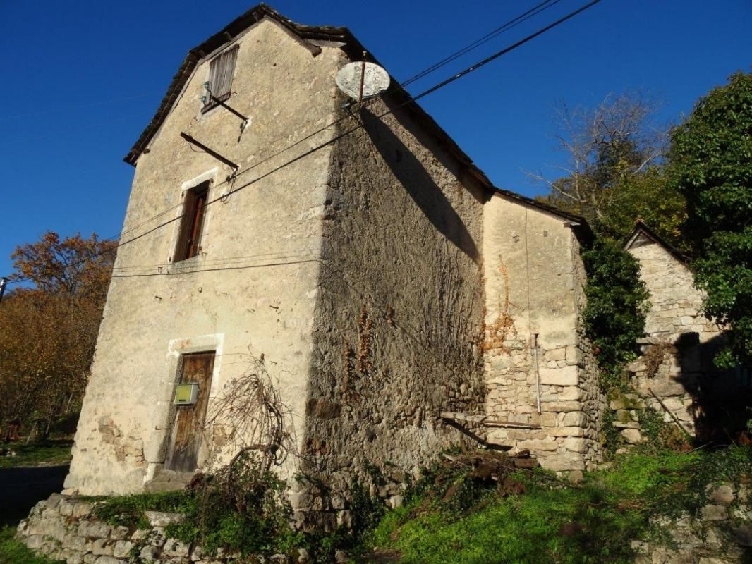 Secteur ESPEYRAC Maison traditionnelle + dépendances sur terrain de 991 m²