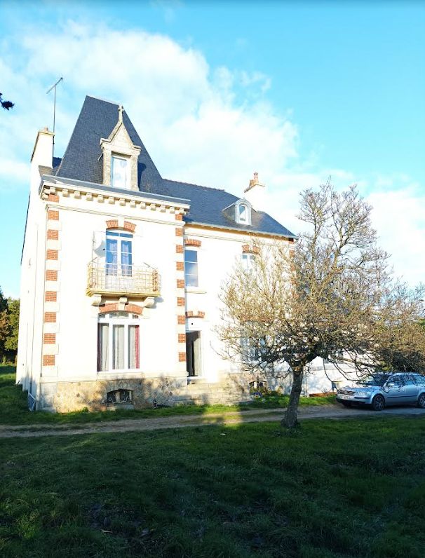 29520 Châteauneuf du Faou Maison de maître 300 m² actuellement louée en 4 appartements