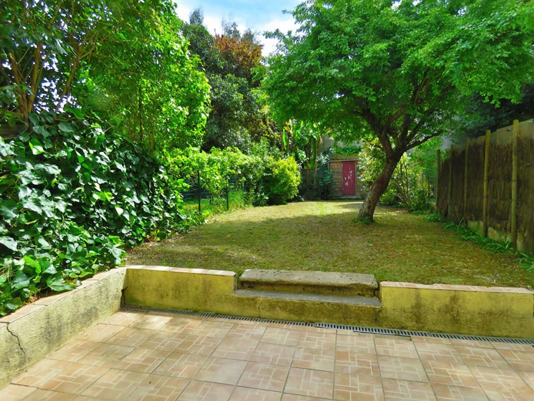 A LOUER Appartement T4 en Duplex meublé avec grand jardin 1525 CC