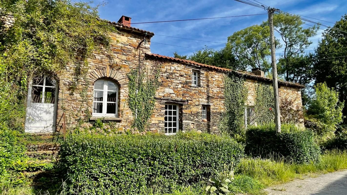 A VENDRE - Maison en pierre 6 pièce(s) 160 m²