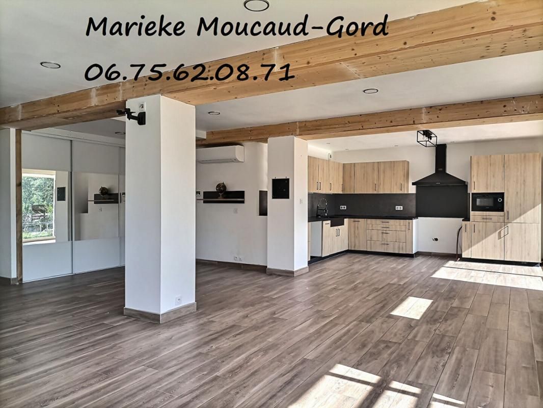 Maison individuelle entièrement rénovée  6 chambres, 1900m² de terrain clos