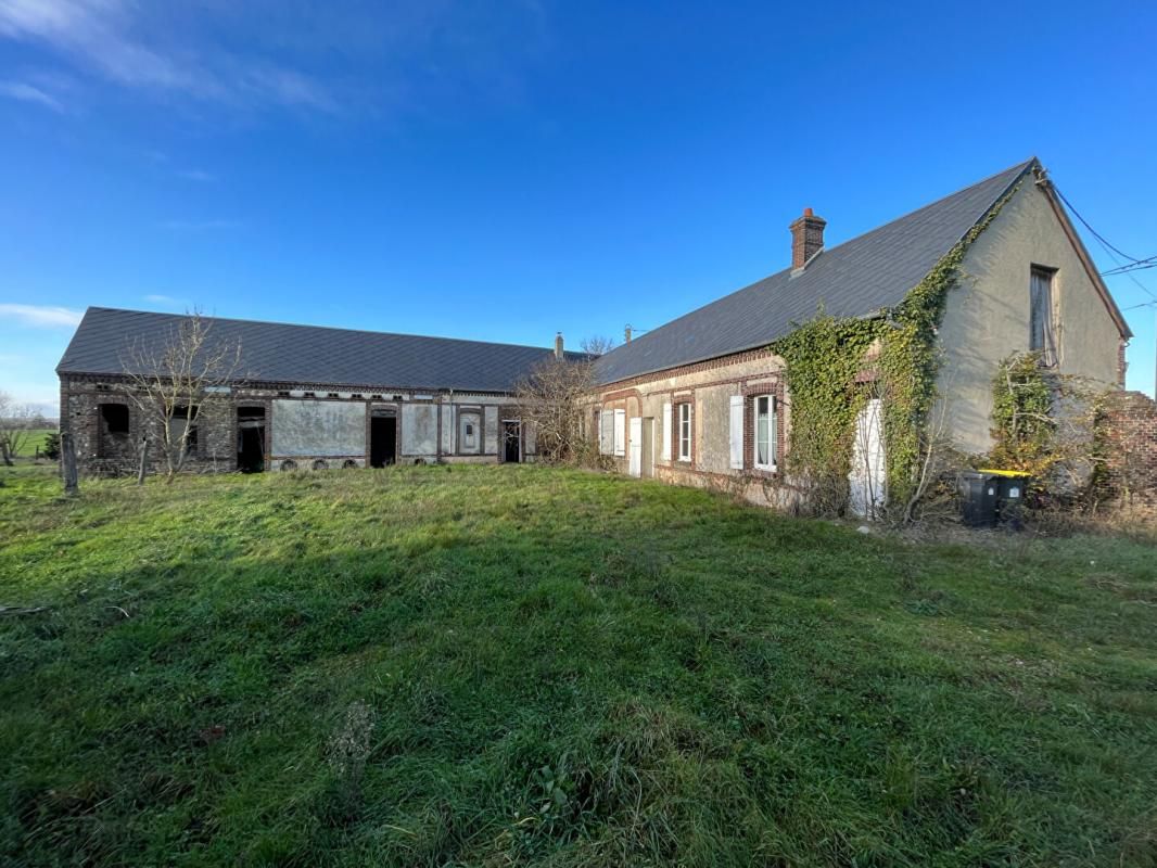 SOUS COMPROMIS - Longère de charme + dépendances sur terrain 4000m2