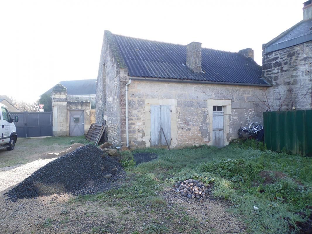 Maison à restaurer avec hangar de stockage sur terrain clos - 318066