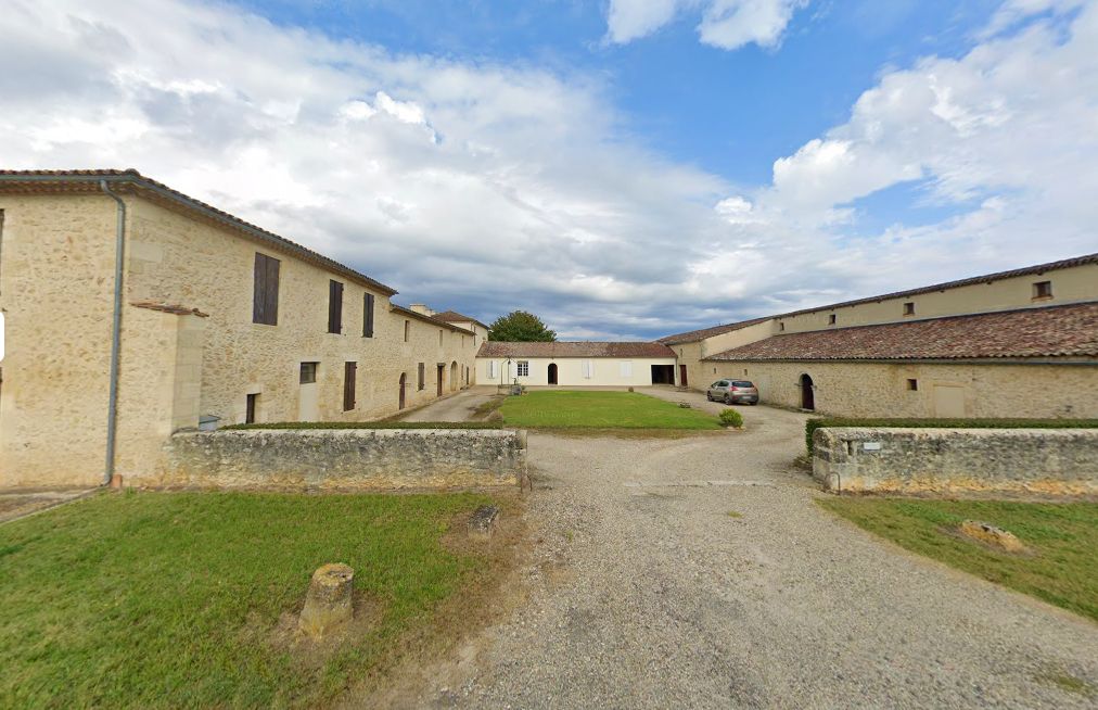 Propriété de 17 pièces - 545 m² - 1000 m² de bâtiments + 2.5 hectares