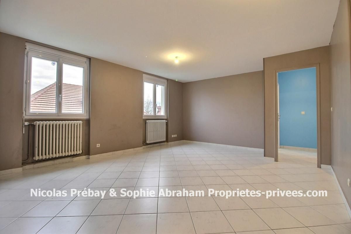 Appartement duplex de 5 pièces avec terrasse, garage et cour