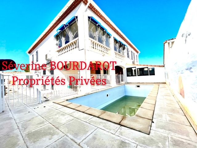 Villa Mauguio 8 pièce(s) 210 m2 avec piscine
