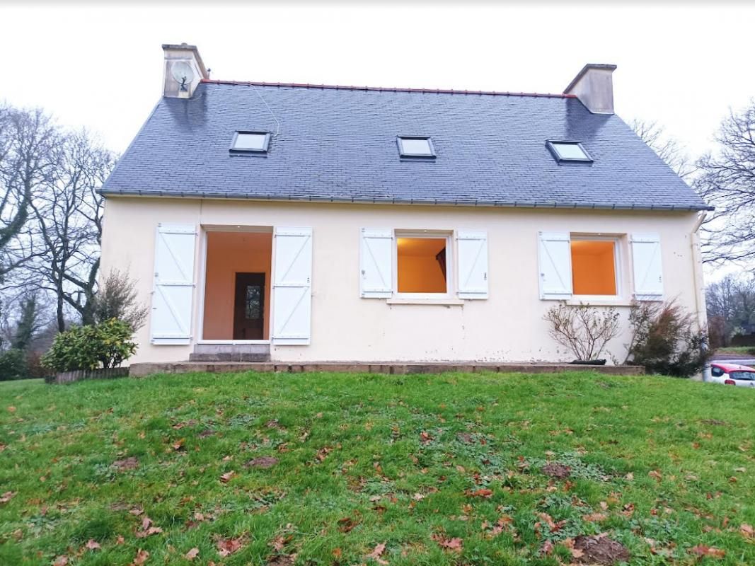 29270  Carhaix maison habitable de suite 2 / 3 chambres sur 1900 m²  constructible sous sol