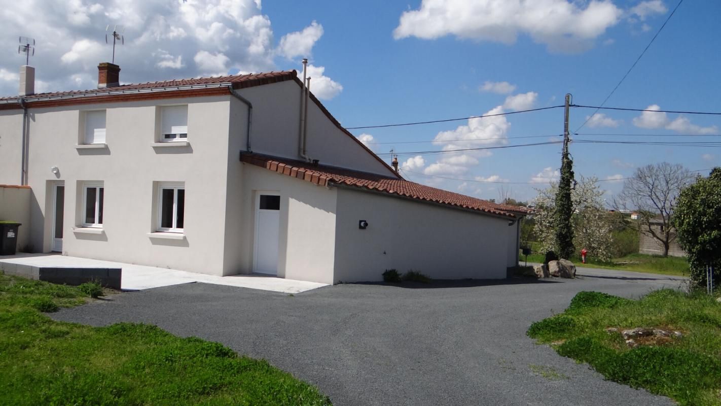 Maison Gétigné 3 P . 2 Ch . 100.76 M² . T 472 M² . Garage