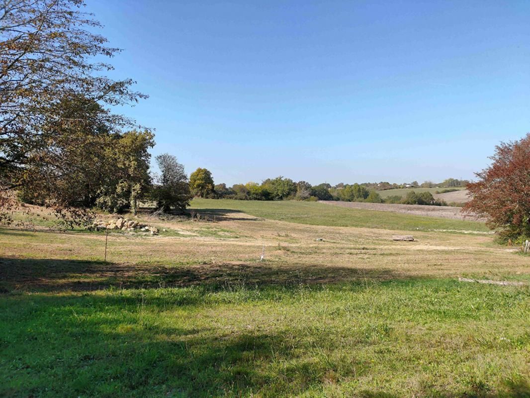 TERRAIN A BATIR 1390 M² "LIBRE DE CONSTRUCTEUR"