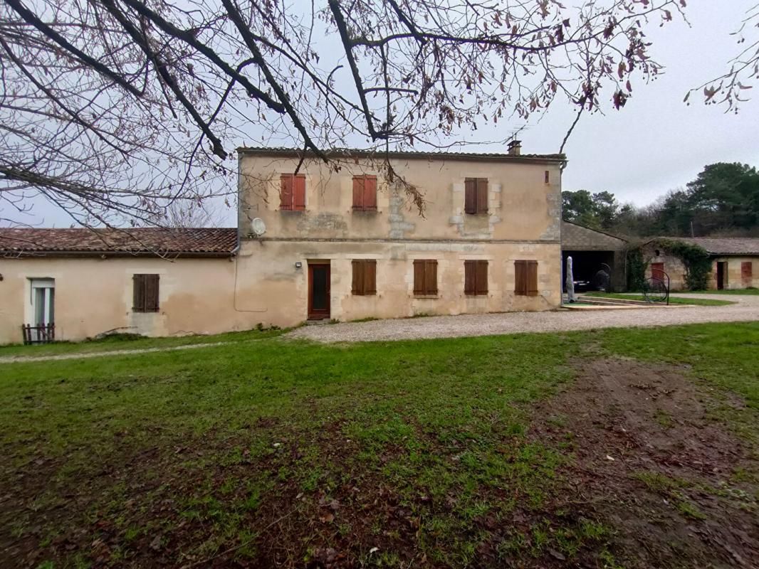 Maison de maître 150 m² - 7 pièces - terrain 7500 m² avec dépendances
