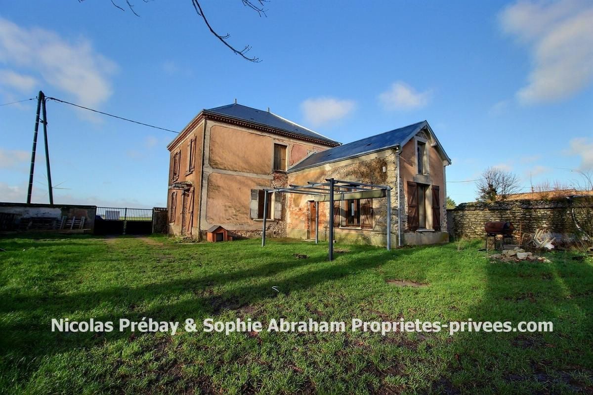 Maison de 5 pièces, Maison indépendante à finir de rénover avec jardin