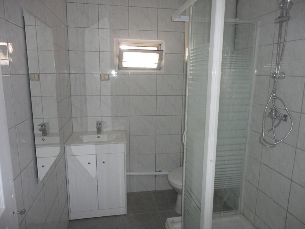 Appartement  Marignane  72 m2  + Local  42 m2