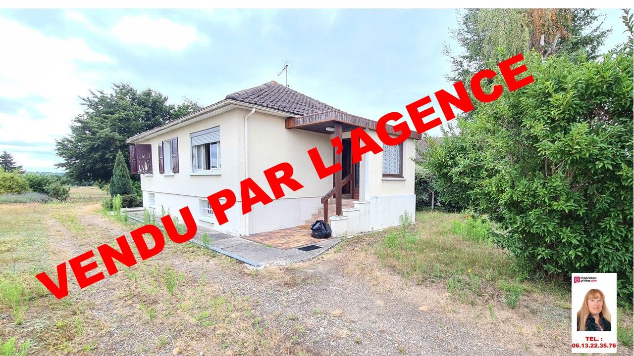 VENDU PAR L'AGENCE - Courcelles Sur Seine - Maison de plain pied de 69.83 m2 à rafraichir   - 2 chambres - sur sous-sol total avec 832 m2 de terrain plat et arboré