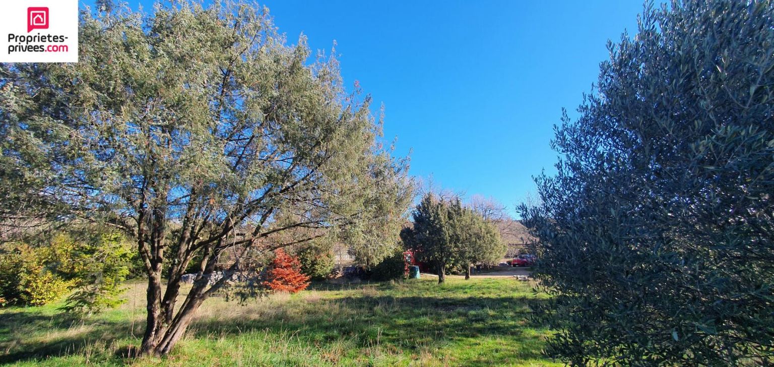 Terrain plat à bâtir de 1368 m2