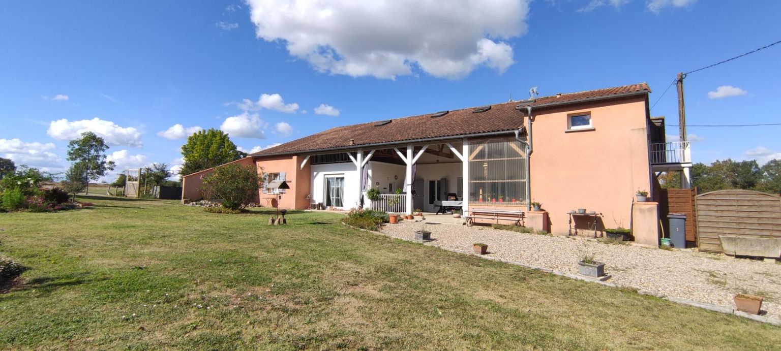 Ancienne ferme rénovée avec 2 gîtes et dépendances