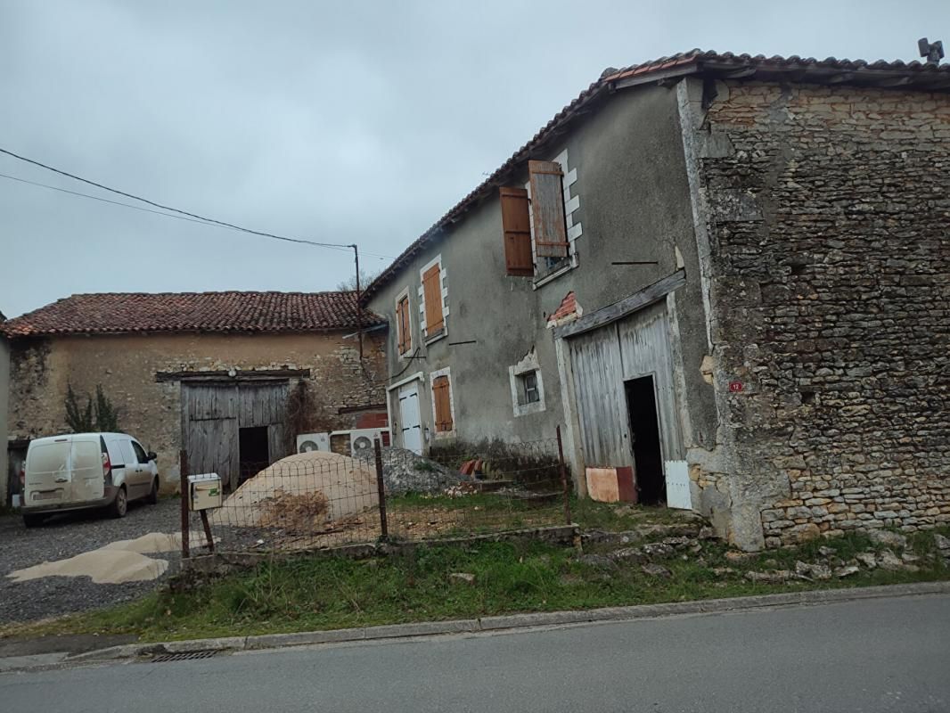 Maison 5 pièces 2 granges et terrain arboré