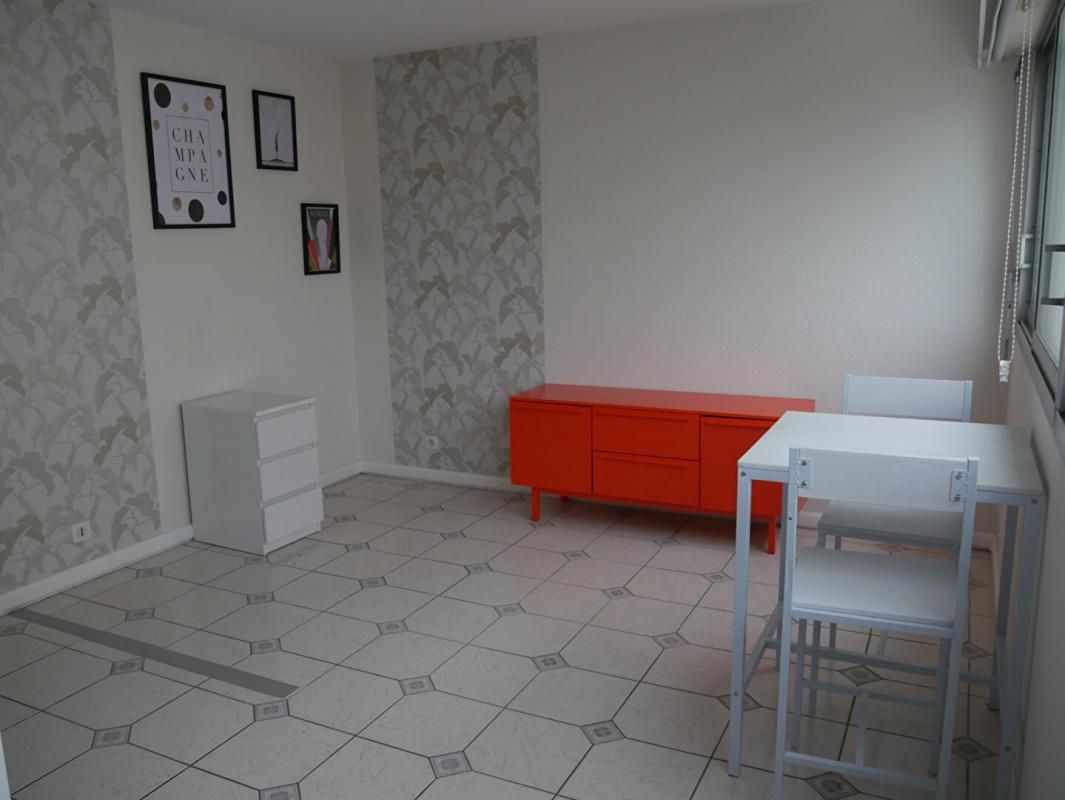 Studio coeur de ville Royan avec parking et caves
