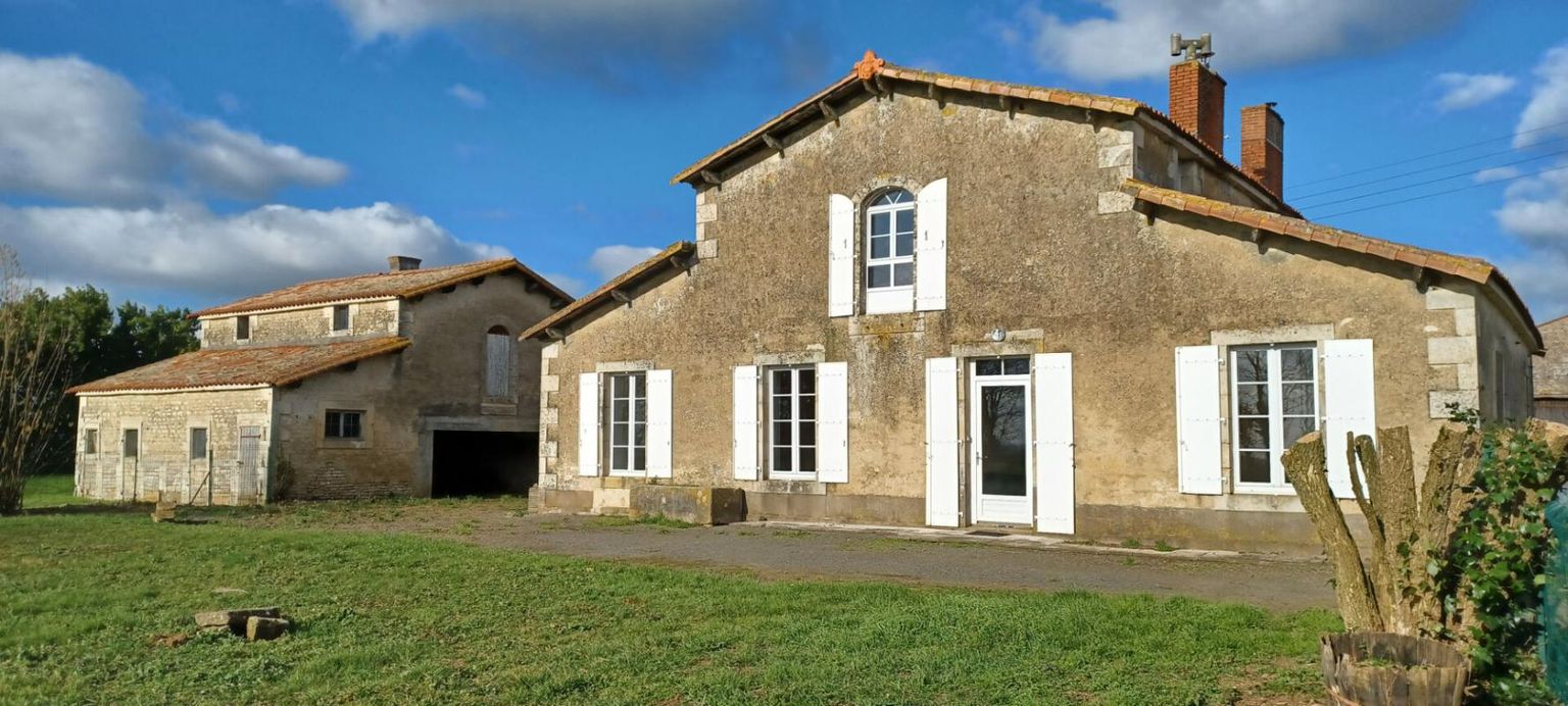 NIEUL-SUR-L'AUTISE Maison de Pays et ses bâtiments en pierres 1