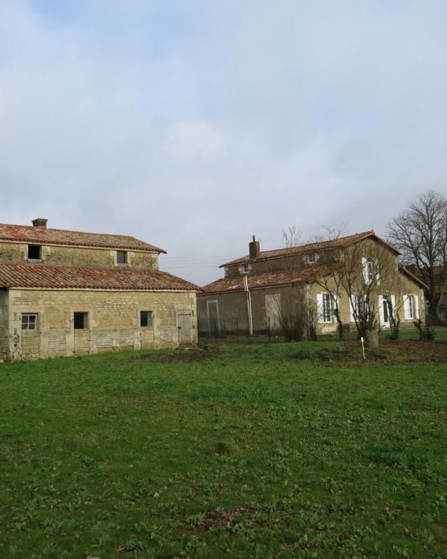 NIEUL-SUR-L'AUTISE Maison de Pays et ses bâtiments en pierres 2