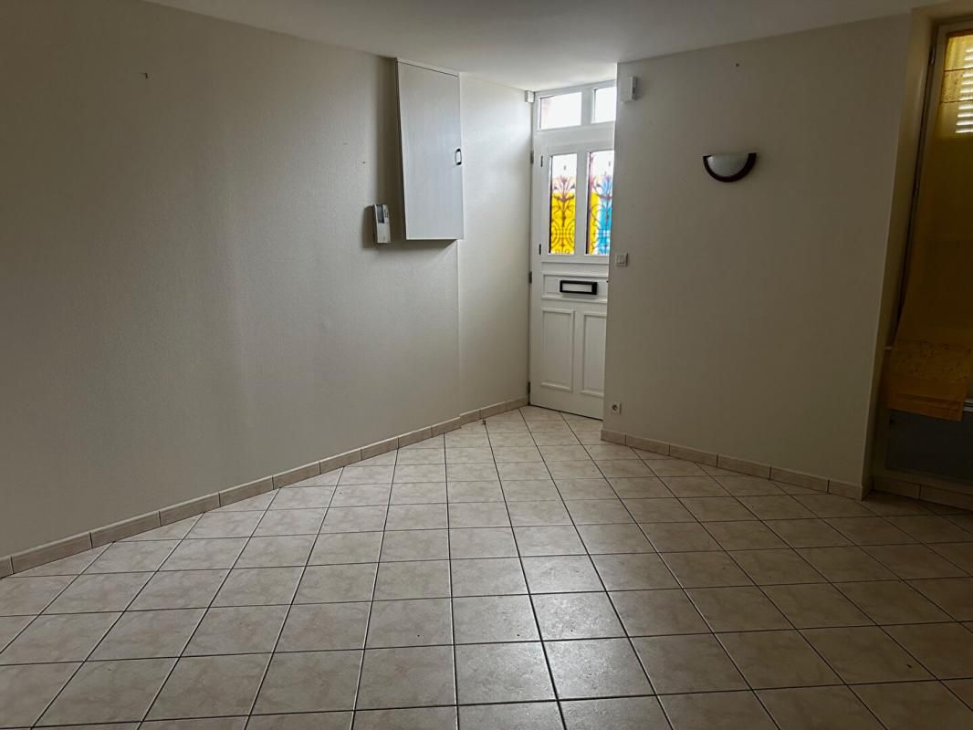 Maison  3 pièce(s) 2 m2