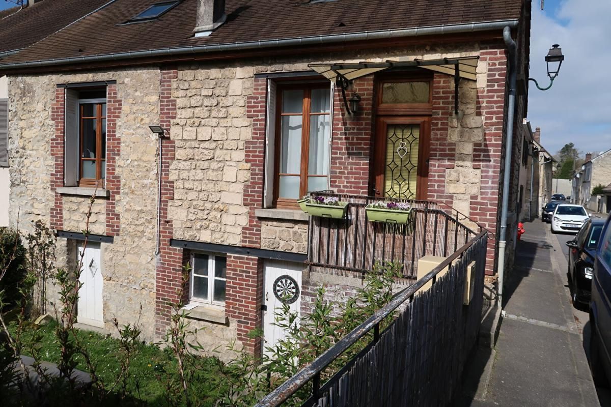 CHARS. CHARMANTE MAISON ANCIENNE