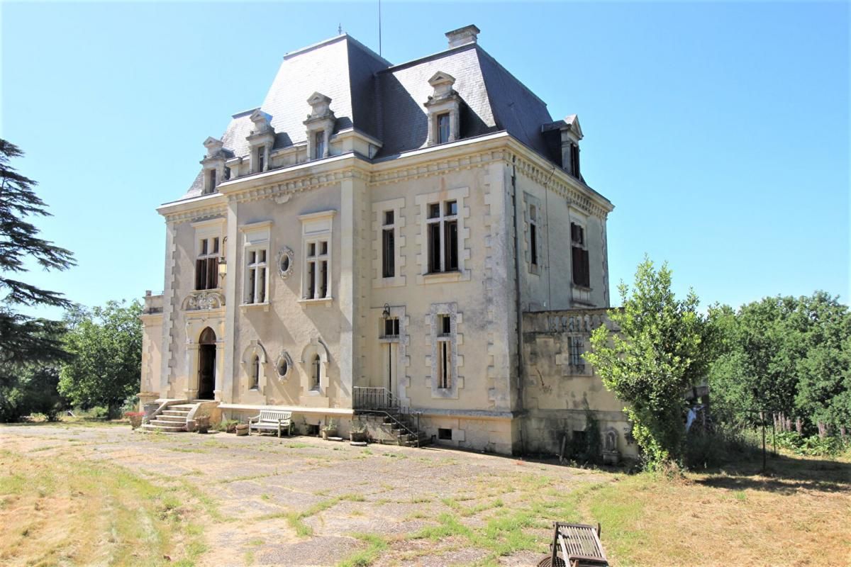 A PONS 17 - MANOIR 15 pièces - 496 m2 - Parc de 4 ha