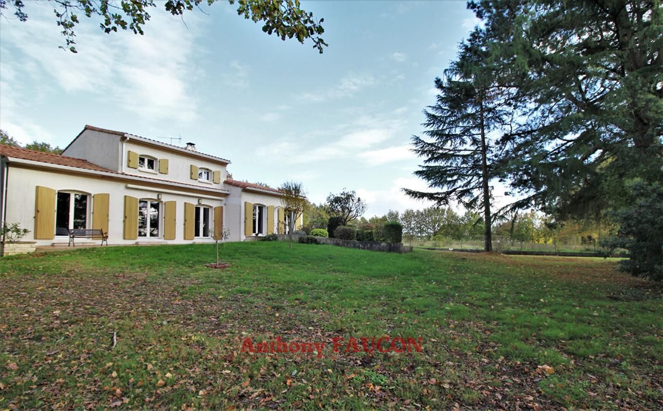 Maison Aubigny Les Clouzeaux 6 pièce(s) 150 m2