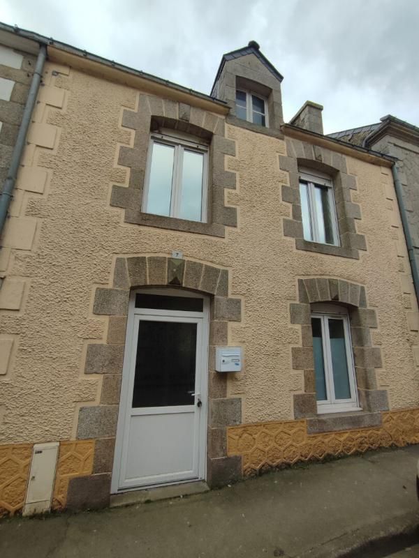 Maison de bourg avec jardin et dépendance