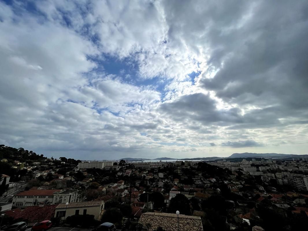 Vente splendide T3 entièrement rénové et vue mer - Quartier Fort Rouge (Toulon-Ouest)