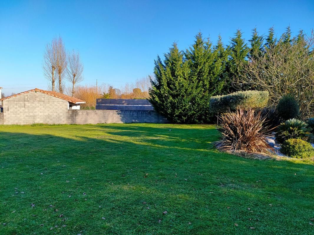 Terrain à bâtir 651 m2 "LIBRE DE CONSTRUCTEUR"