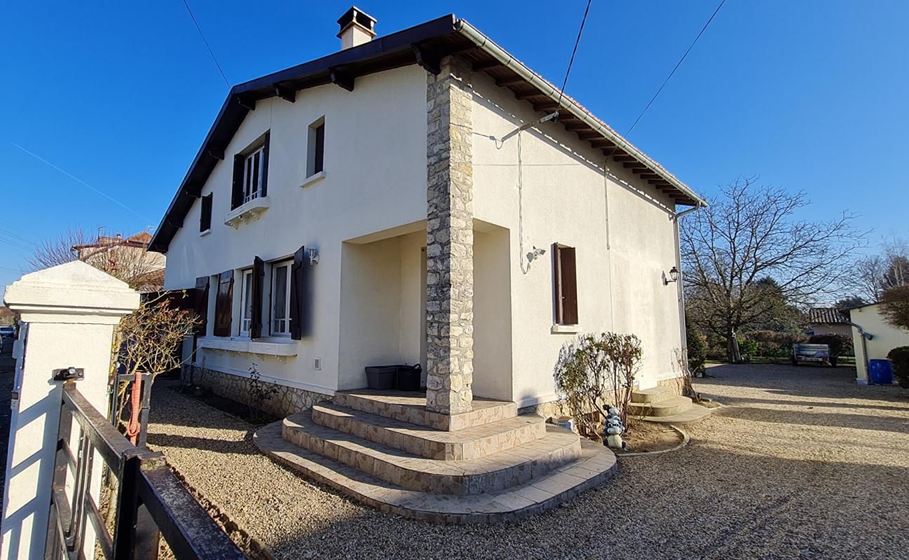 Maison Mussidan 7 pièces 5 chambres jardin double garage