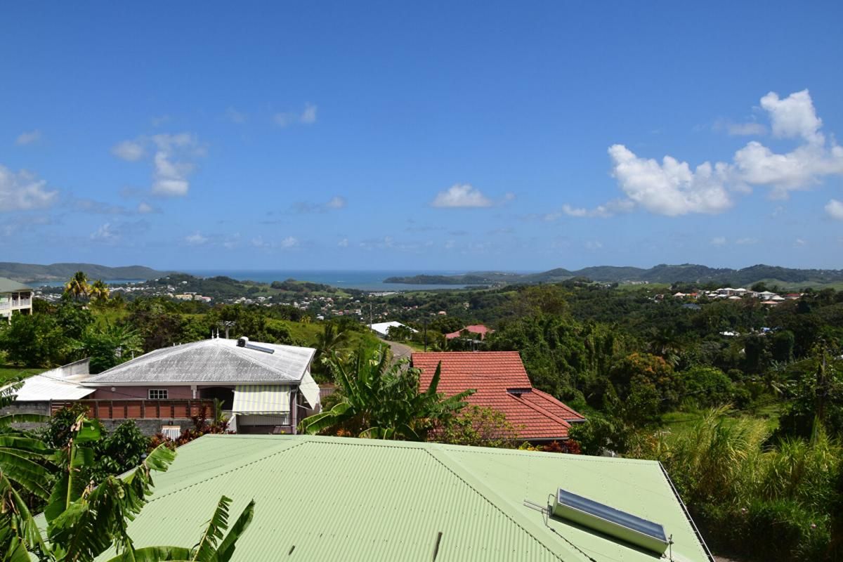Appartement F3 à Trinité de 90 m2