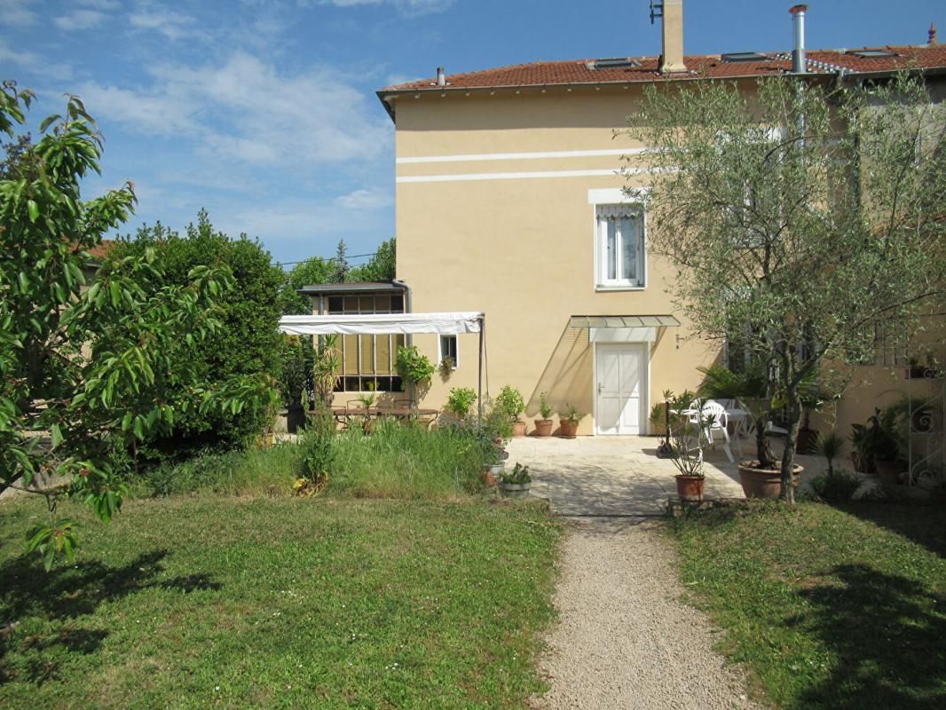 Maison 7 pièce(s)  sur un terrain de 580 m2