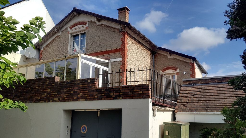 Maison avec local à rénover - Corbeil Essonnes 7 pièce(s) 386 m2