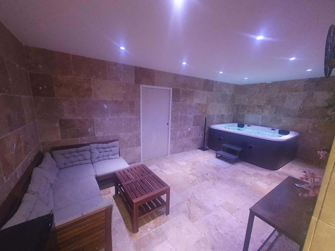 ENTRAIGUES SUR LA SORGUE - ESTHETIQUE, DETENTE, SPA