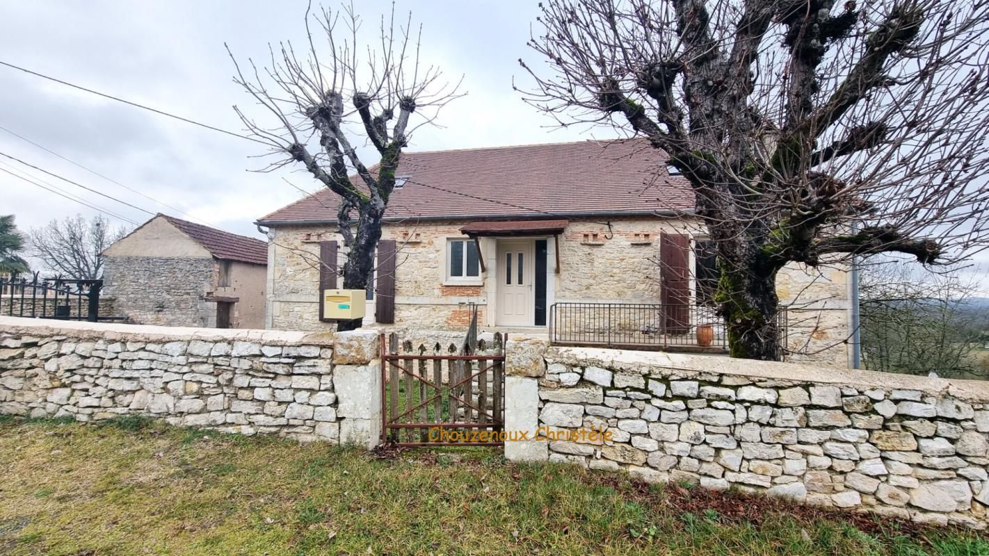 24210 Thenon : Maison  en pierre : 5 chambres  sur 9100m²